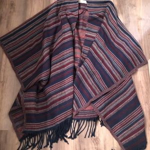 Abercrombie graphic one size blanket cape